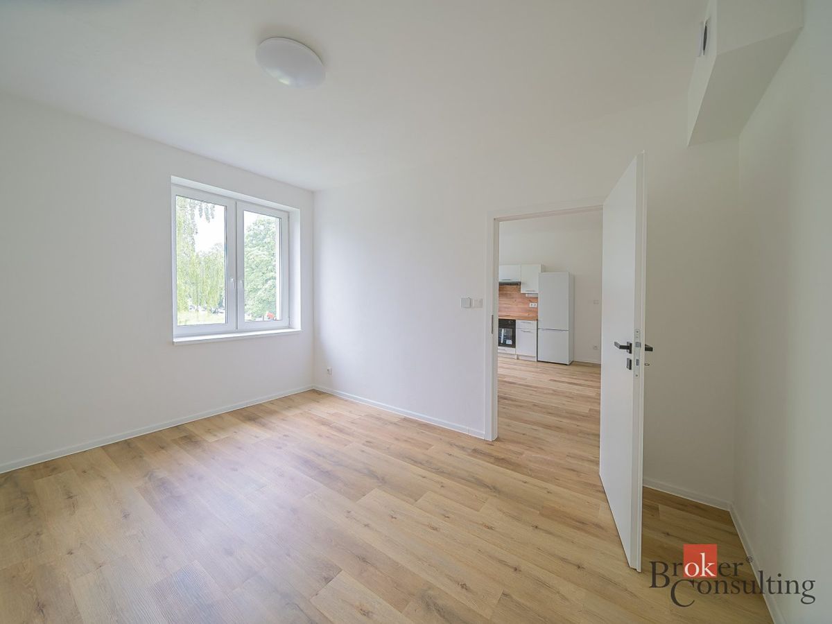 Pronájem bytu 2+kk 38 m² – fotografie 2