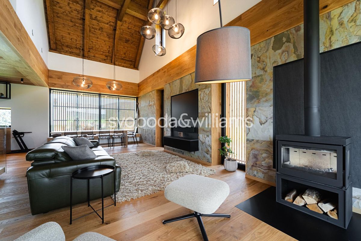 Prodej rodinného domu 303 m², pozemek 1104 m² – fotografie 2