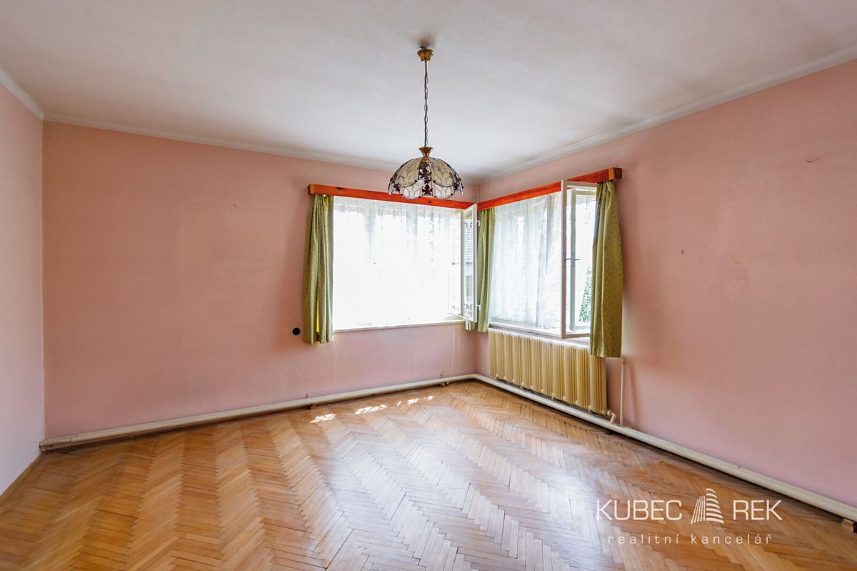Prodej rodinného domu 180 m², pozemek 1000 m² – fotografie 4