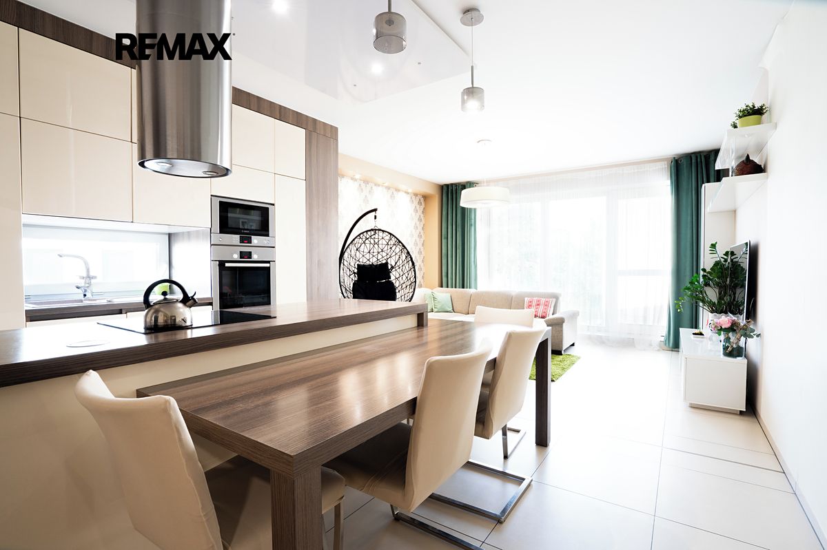 Prodej rodinného domu 290 m², pozemek 251 m² – fotografie 2