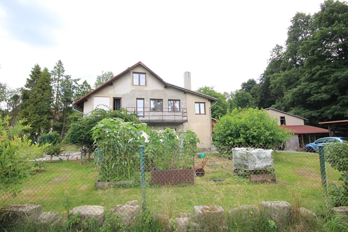 Prodej rodinného domu 466 m², pozemek 1305 m²