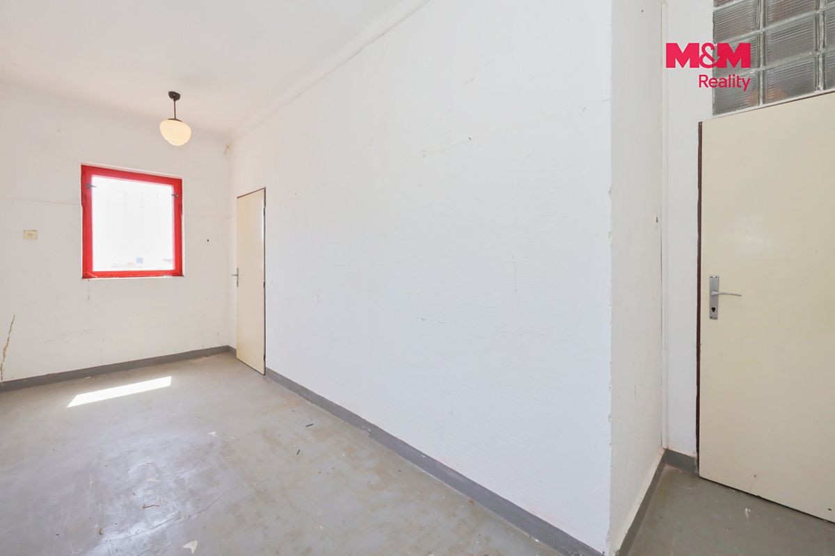 Pronájem obchodního prostoru 111 m² – fotografie 3
