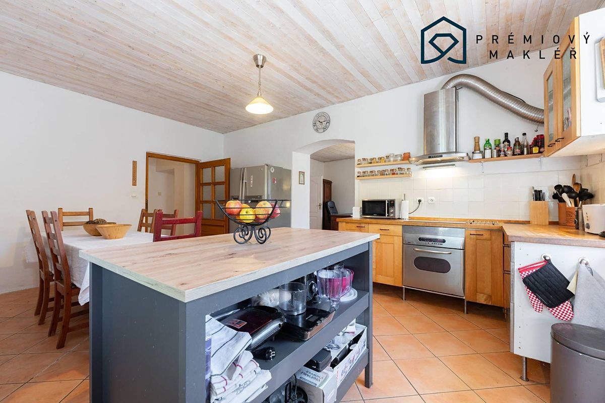 Prodej rodinného domu 200 m², pozemek 1287 m² – fotografie 4