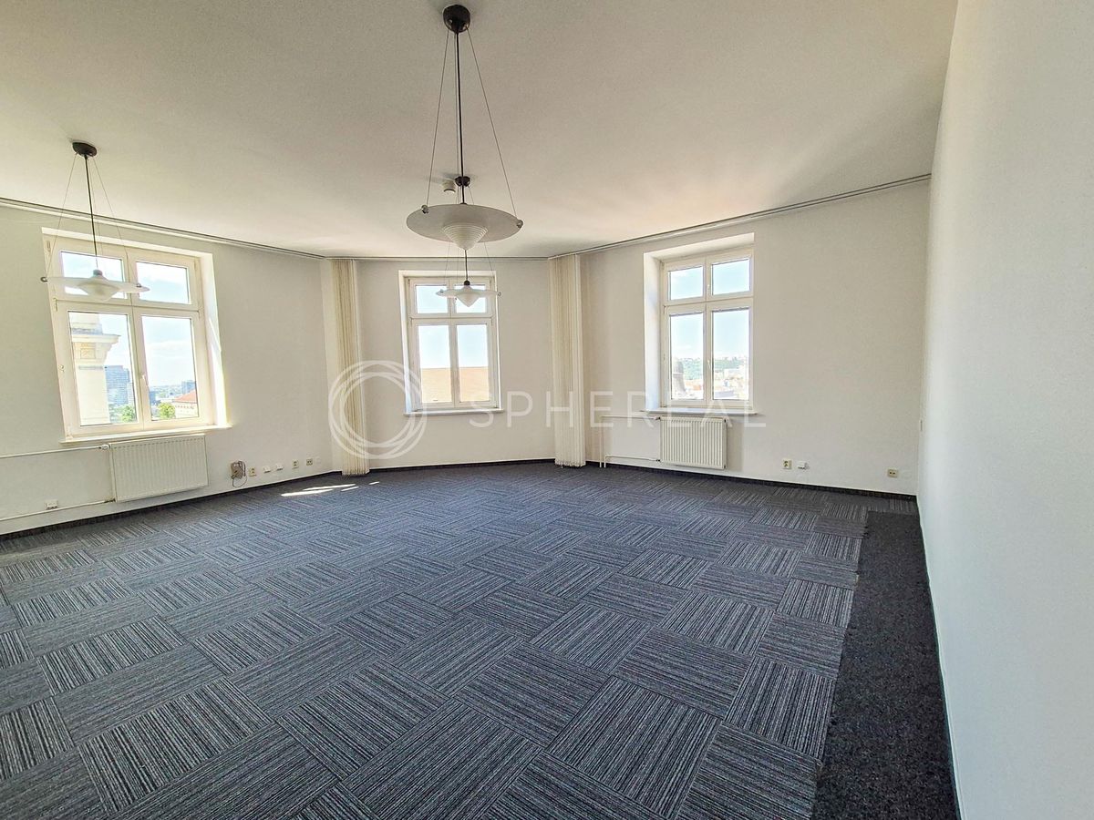Pronájem kanceláře 528 m² – fotografie 3