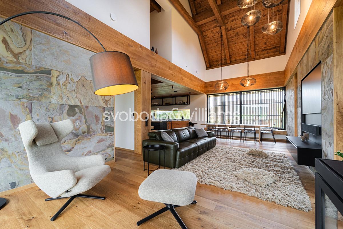 Prodej rodinného domu 303 m², pozemek 1104 m² – fotografie 3