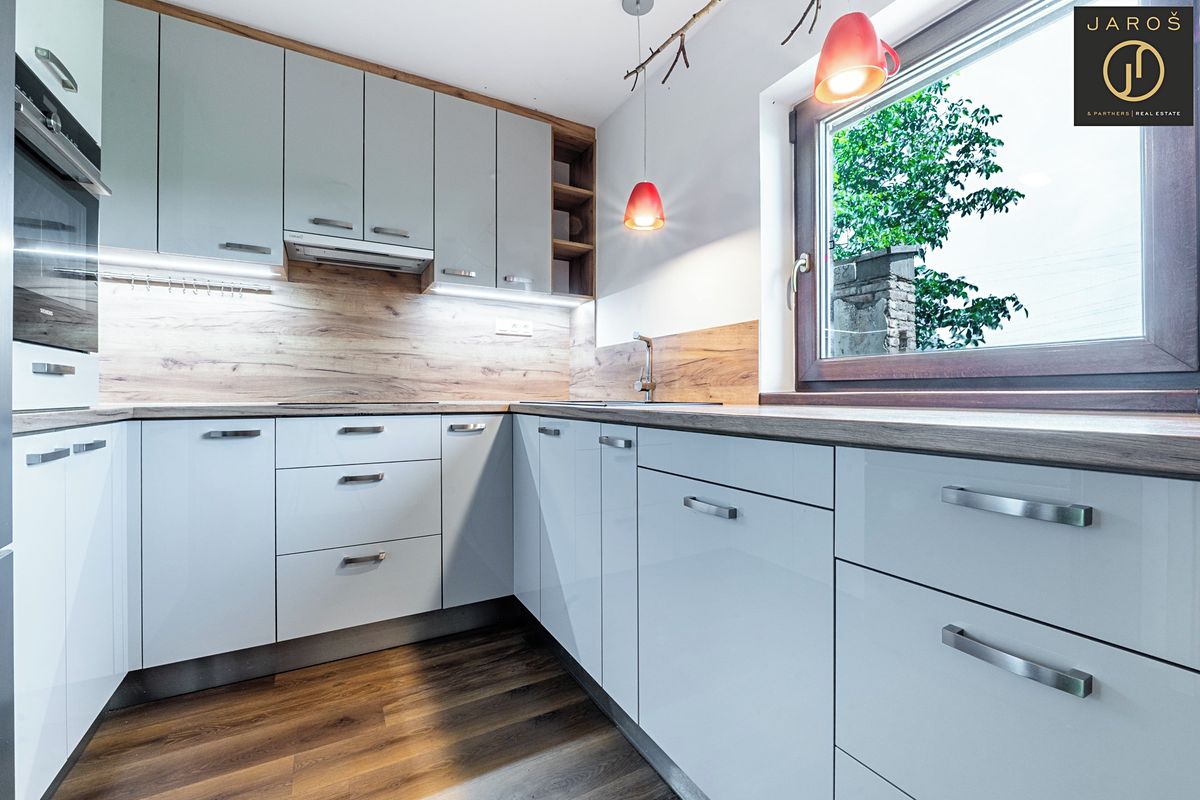 Prodej rodinného domu 102 m², pozemek 988 m² – fotografie 3