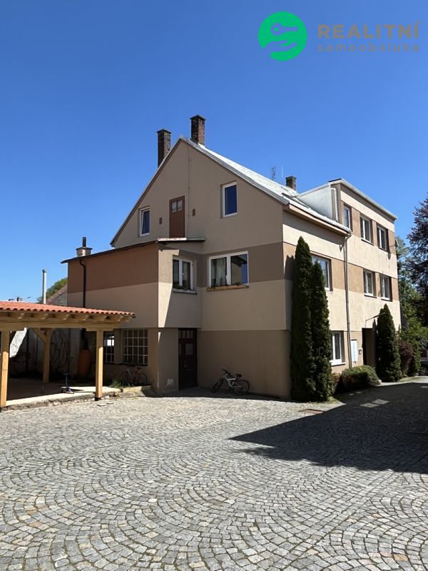 Prodej rodinného domu 315 m², pozemek 214 m² – fotografie 2