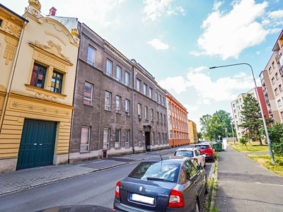 Комерційне приміщення на продаж, 1 254 м² (2 з 32)
