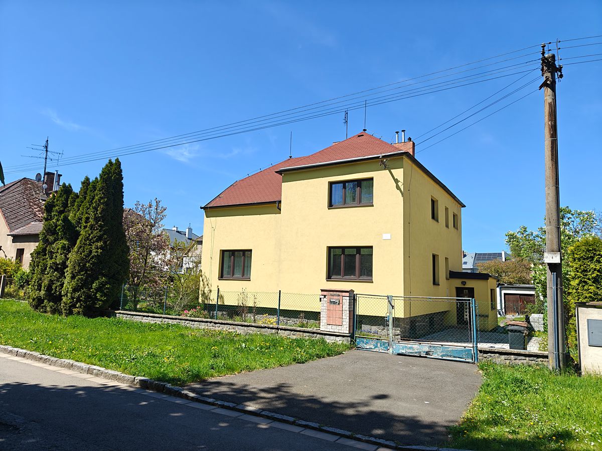 Prodej rodinného domu 220 m², pozemek 851 m²