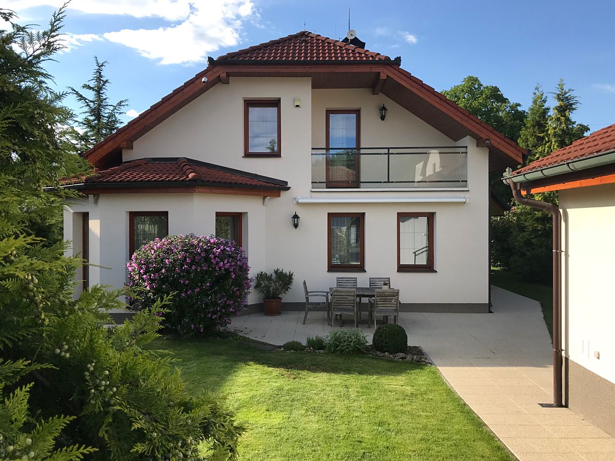 Pronájem rodinného domu 227 m², pozemek 1600 m²