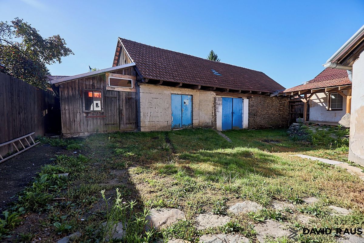Prodej rodinného domu 353 m², pozemek 1111 m² – fotografie 2