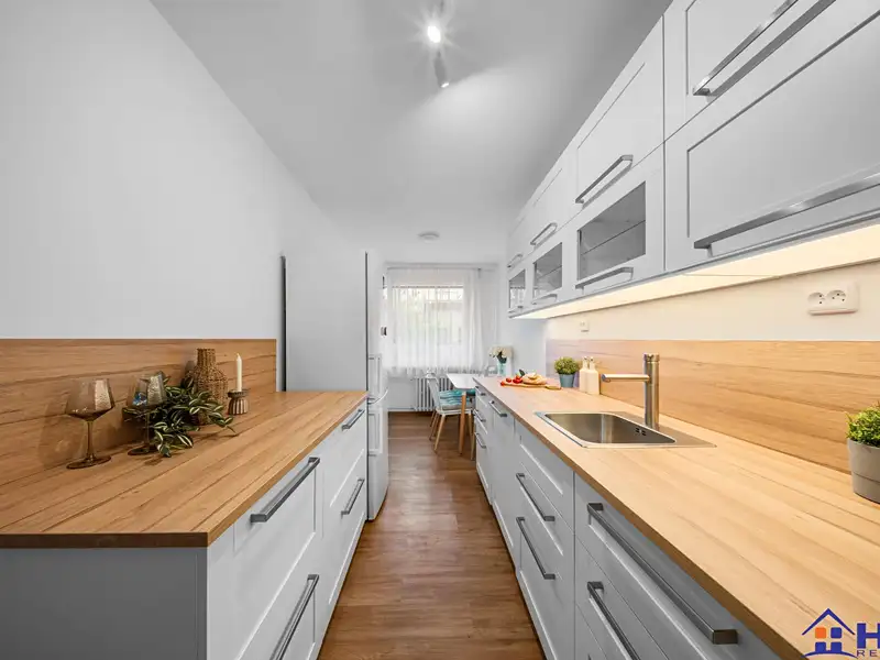 Prodej bytu 3+1 70 m², Praha – náhled fotky 2