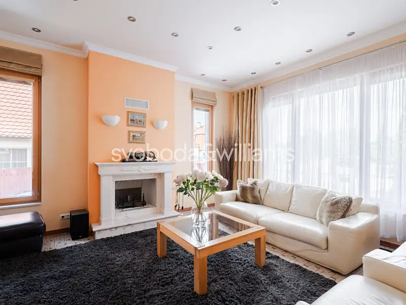 Prodej rodinného domu 645 m², pozemek 760 m², Průhonice – náhled fotky 2