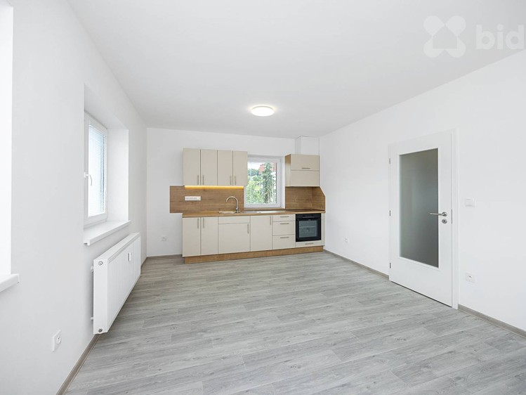 Pronájem bytu 2+kk, 58 m² (3 z 12)