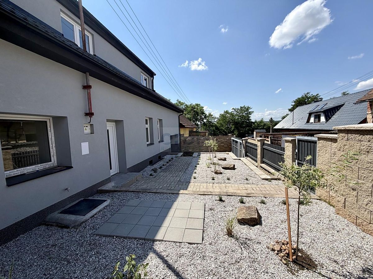 Prodej rodinného domu 240 m², pozemek 223 m² – fotografie 5
