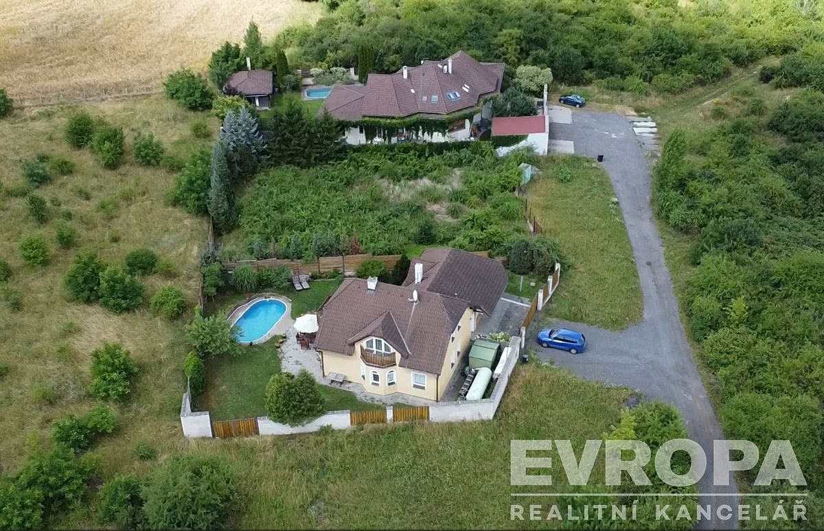 Prodej rodinného domu 231 m², pozemek 1600 m² – fotografie 4