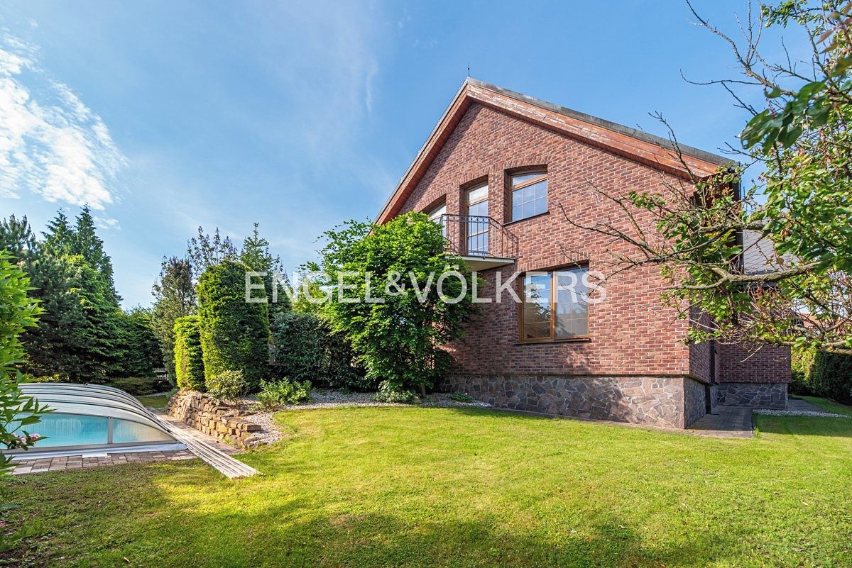 Pronájem vily 384 m², pozemek 903 m²