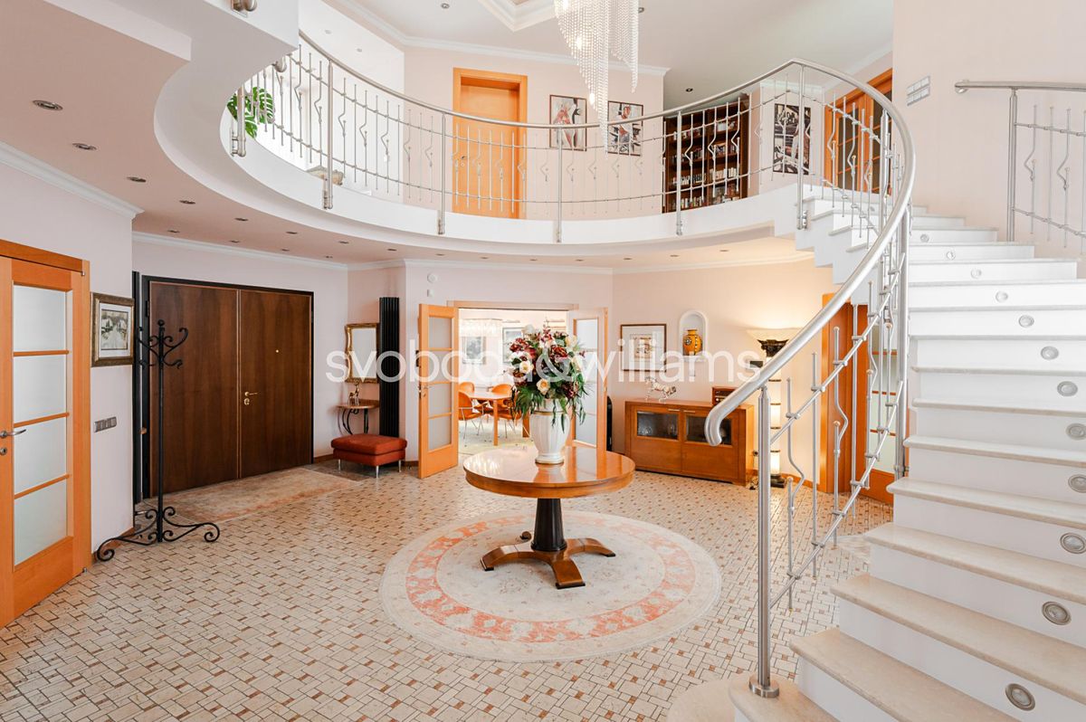 Prodej rodinného domu 645 m², pozemek 760 m², Průhonice – fotka 1 z 3