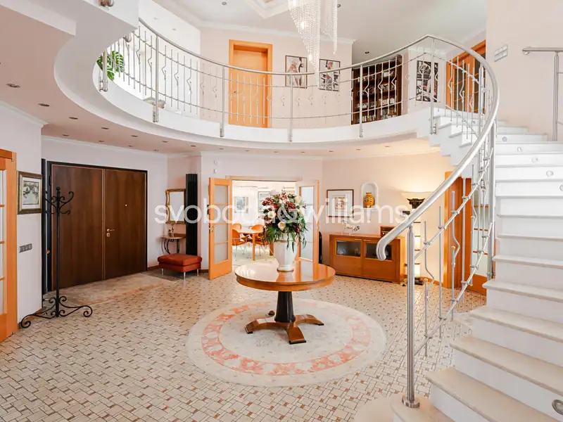 Prodej rodinného domu 645 m², pozemek 760 m², Průhonice – náhled fotky 1