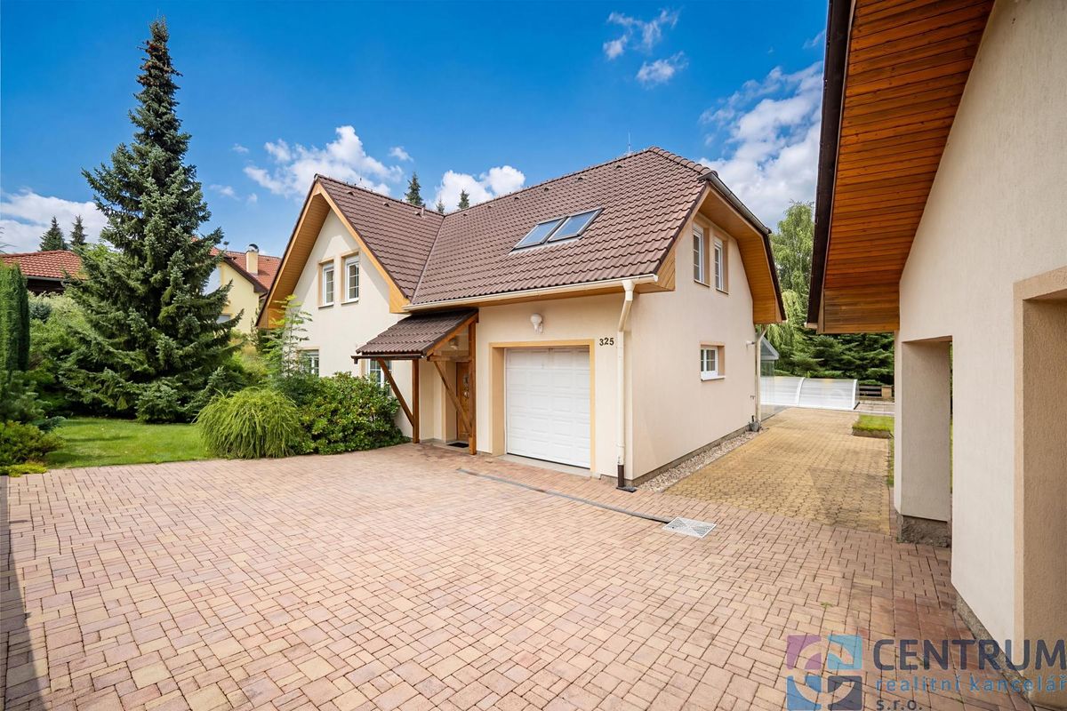 Prodej rodinného domu 190 m², pozemek 1915 m²