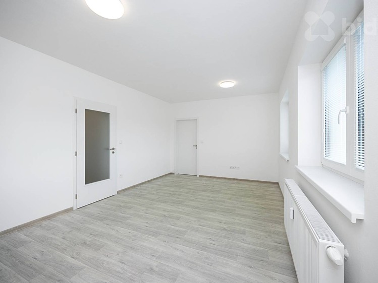 Pronájem bytu 2+kk, 58 m² (4 z 12)