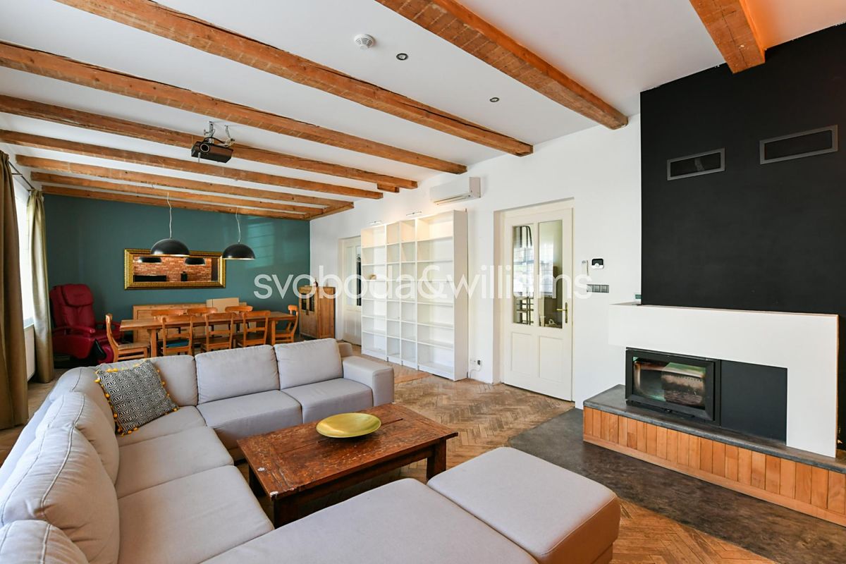 Pronájem rodinného domu 360 m², pozemek 583 m² – fotografie 3