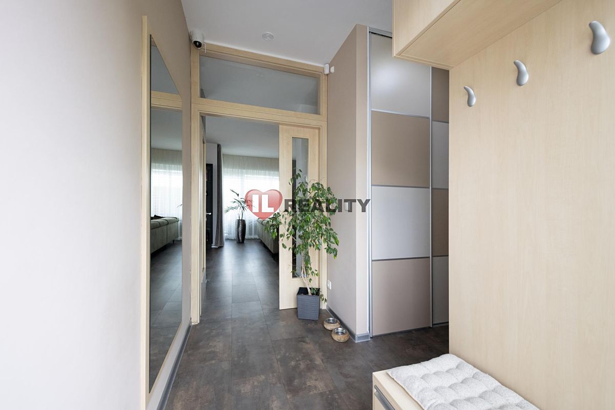 Prodej rodinného domu 130 m², pozemek 586 m² – fotografie 3
