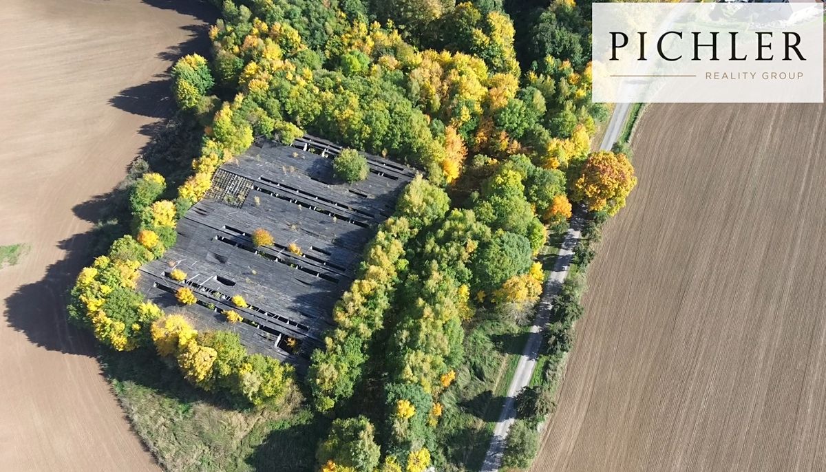 Prodej komerčního pozemku 30021 m²