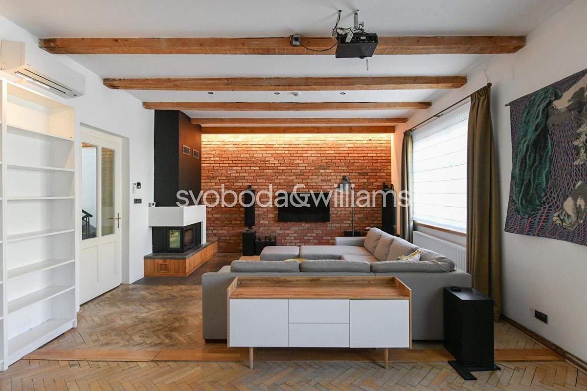 Pronájem rodinného domu 360 m², pozemek 583 m²