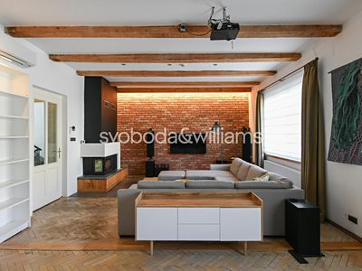 Pronájem rodinného domu 360 m², pozemek 583 m²