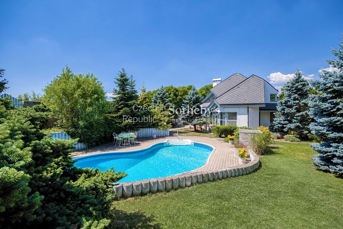 Prodej rodinného domu 609 m², pozemek 2267 m² – fotografie 2