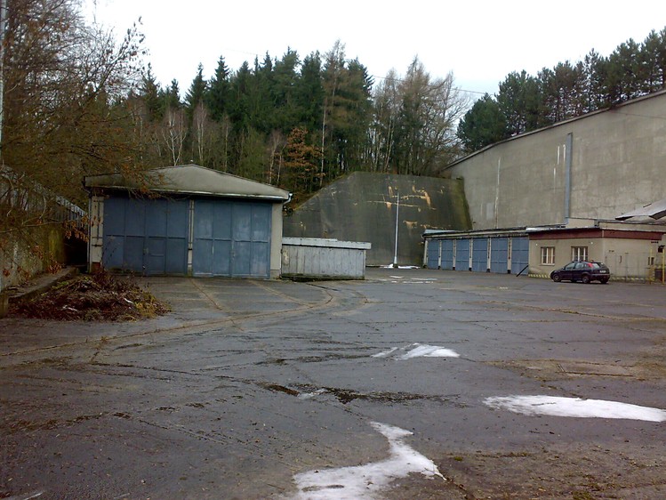 Pronájem komerčního prostoru, 1 500 m² (1 z 3)