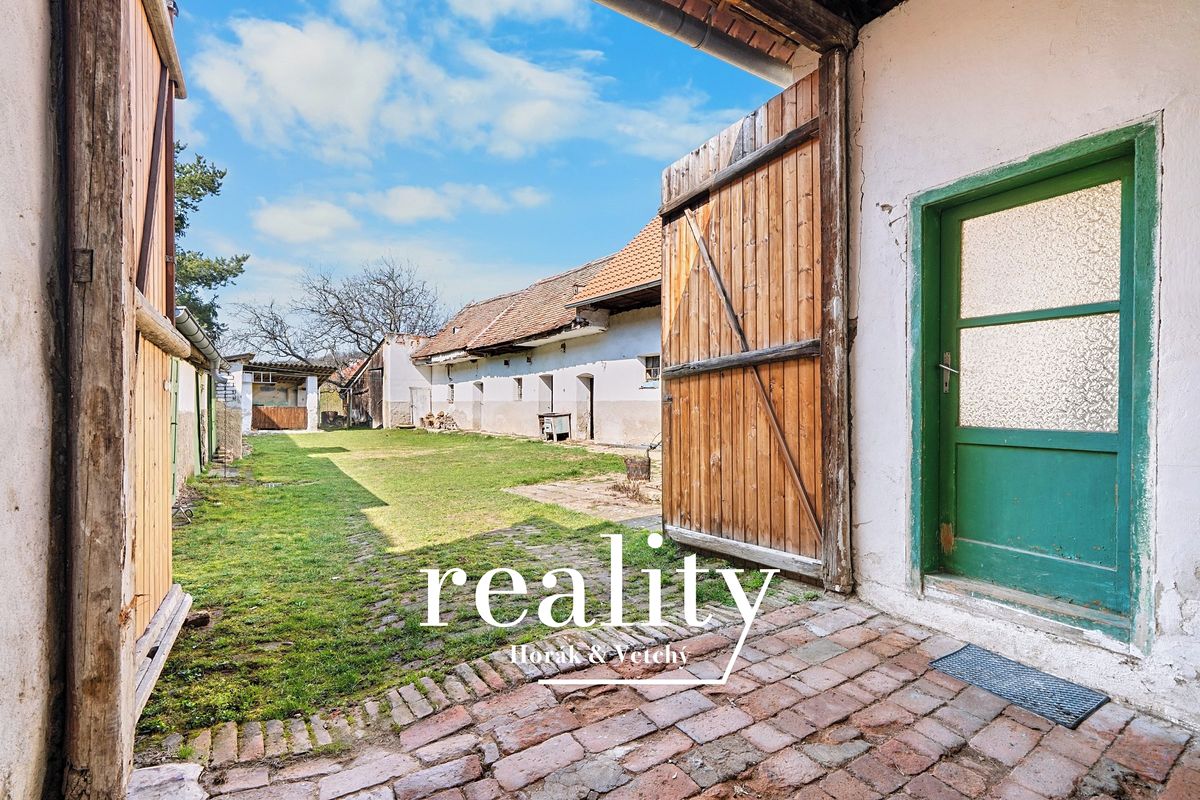 Prodej rodinného domu 104 m², pozemek 1210 m² – fotografie 2