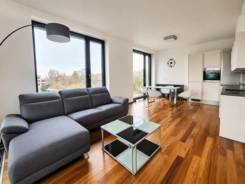 Pronájem bytu 2+kk 72 m², Praha – náhled fotky 1
