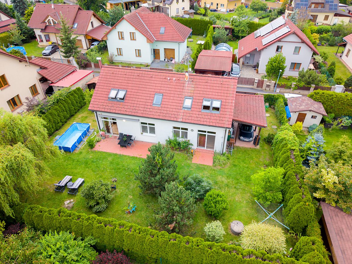 Prodej rodinného domu 158 m², pozemek 700 m² – fotografie 2