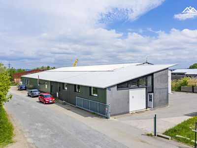 Pronájem výrobní haly, prostoru 1694 m²
