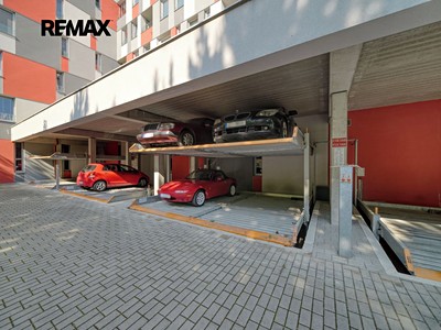 Pronájem garážového stání 18 m²