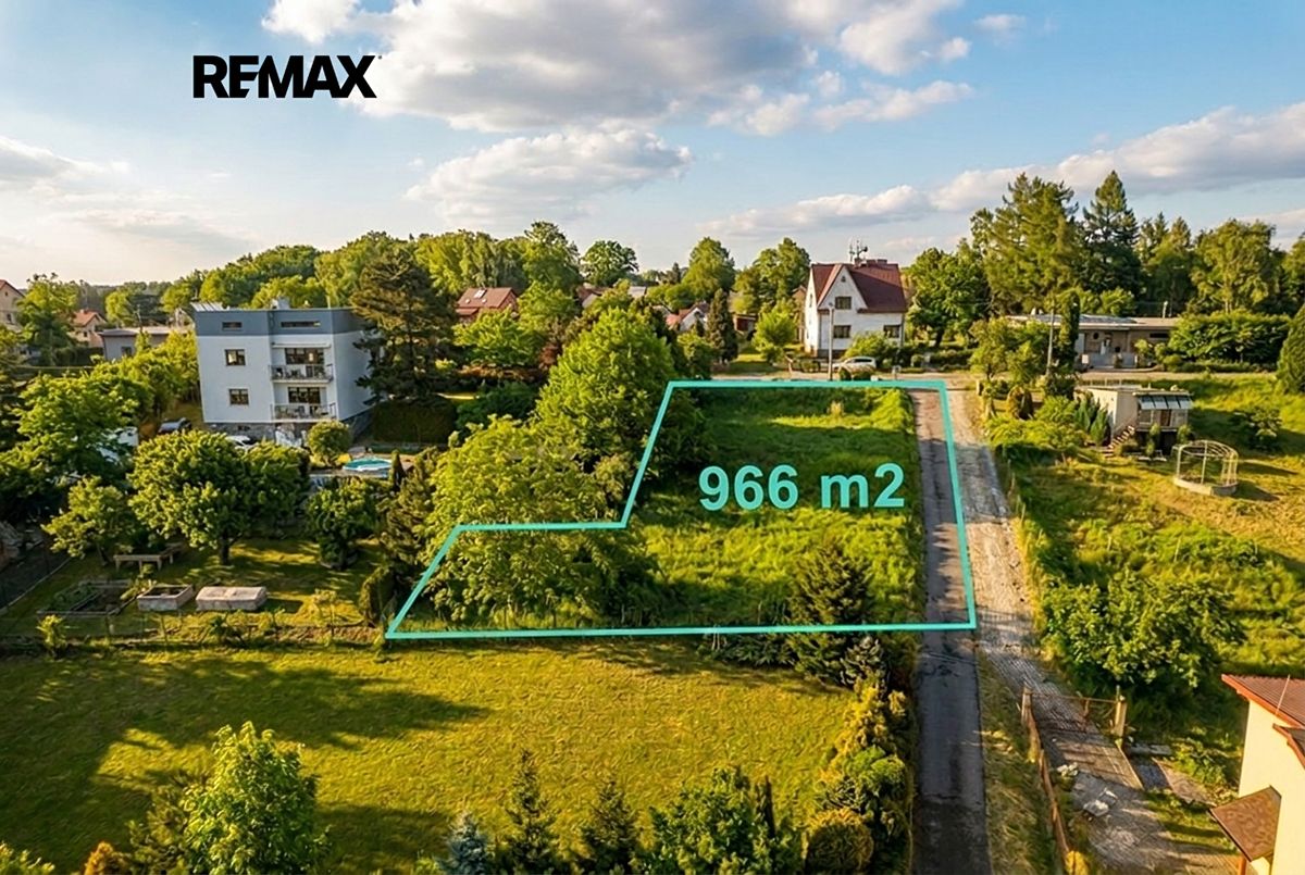 Prodej stavebního pozemku 966 m²