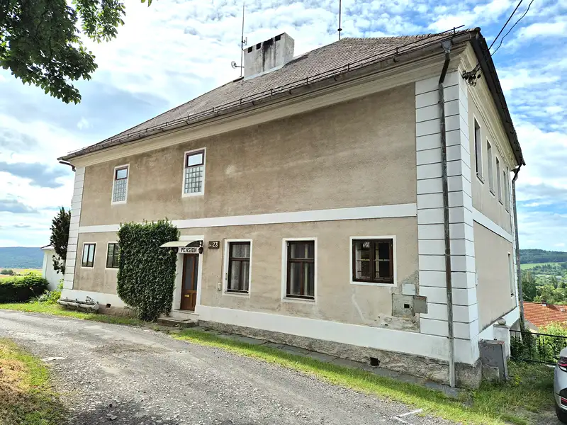 Prodej vícegeneračního domu 500 m², pozemek 1000 m², Valeč – náhled fotky 1