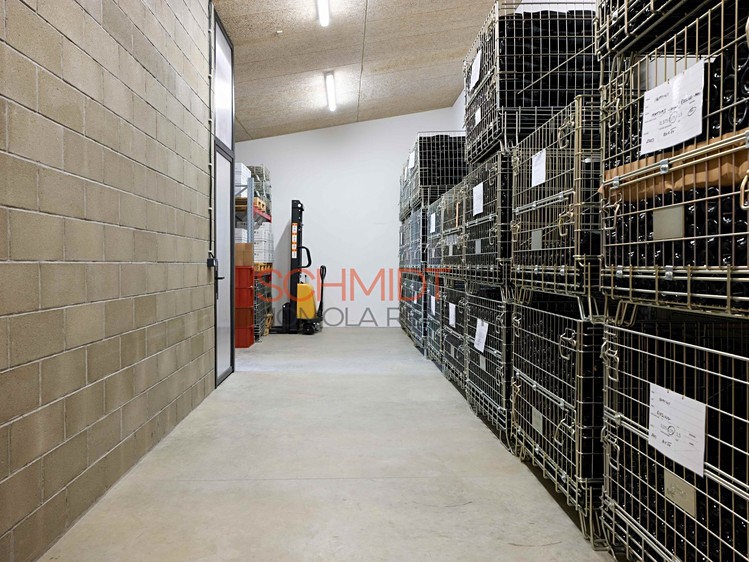 Prodej komerčního prostoru, 146 m² (2 z 9)