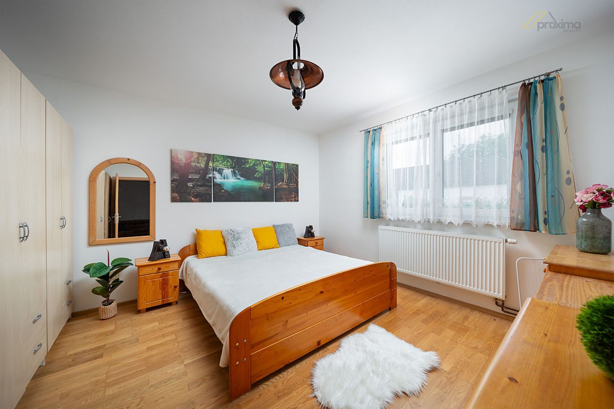 Prodej rodinného domu 220 m², pozemek 1551 m² – fotografie 2