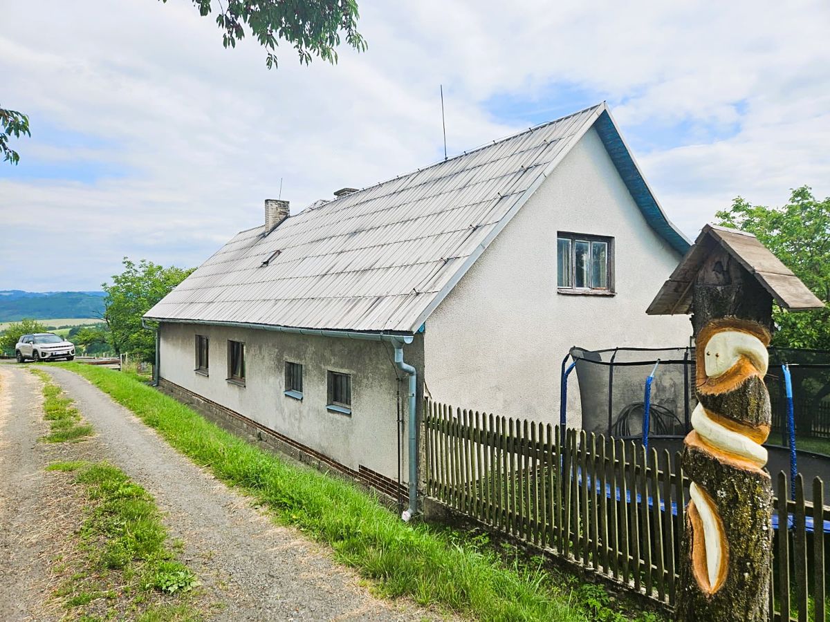Prodej rodinného domu 150 m², pozemek 7112 m²