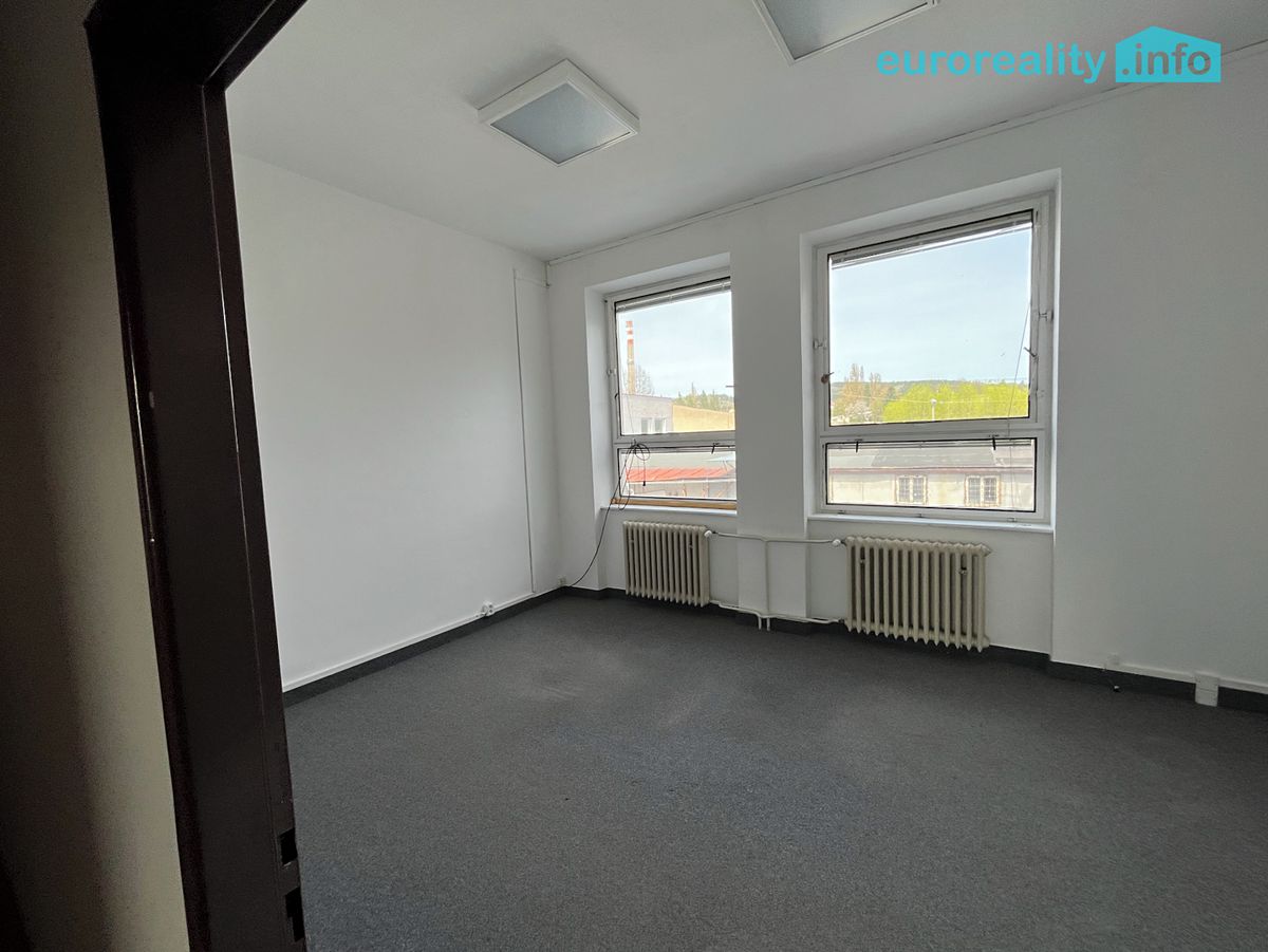 Pronájem kanceláře 400 m² – fotografie 2