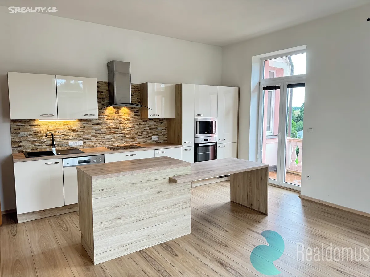 Pronájem bytu 2+1 79 m², Včelná