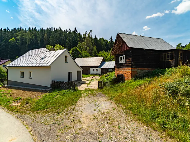 Prodej rodinného domu 275 m², pozemek 1671 m², Liptál – náhled fotky 2