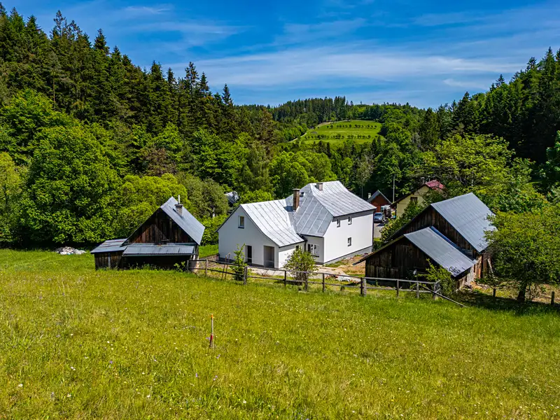 Prodej rodinného domu 275 m², pozemek 1671 m², Liptál – náhled fotky 1
