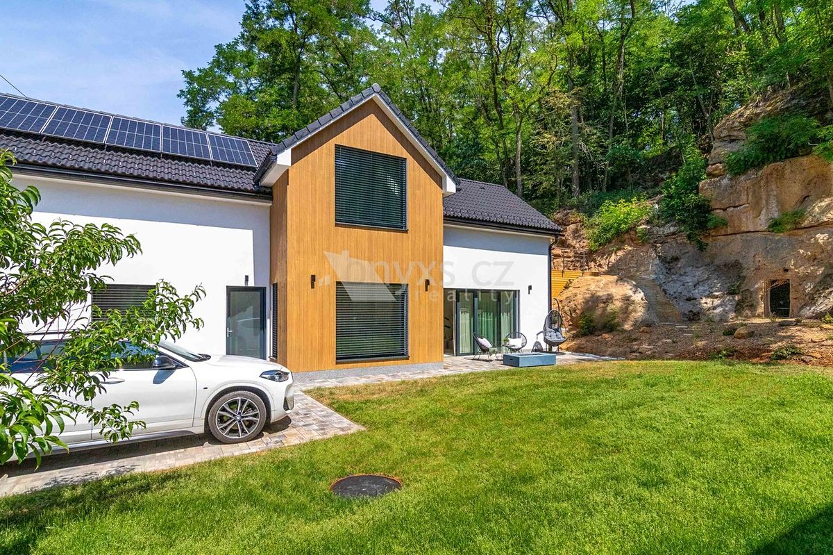 Prodej rodinného domu 169 m², pozemek 604 m² – fotografie 2