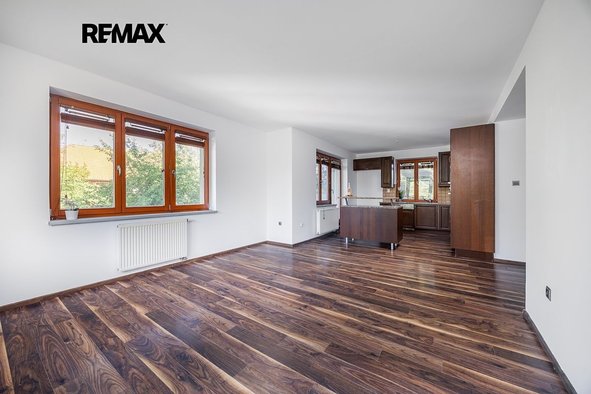 Prodej rodinného domu 210 m², pozemek 1140 m² – fotografie 5