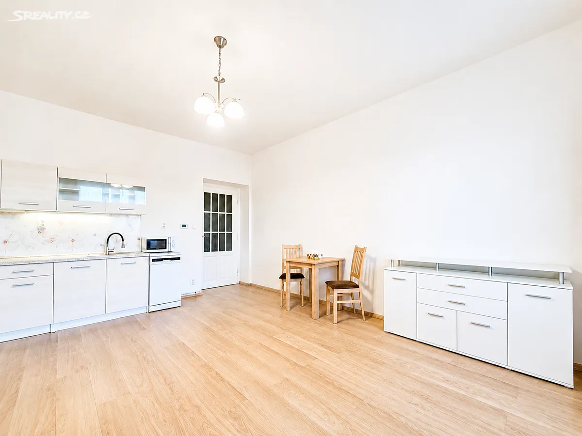 Pronájem bytu 2+kk 50 m², Praha