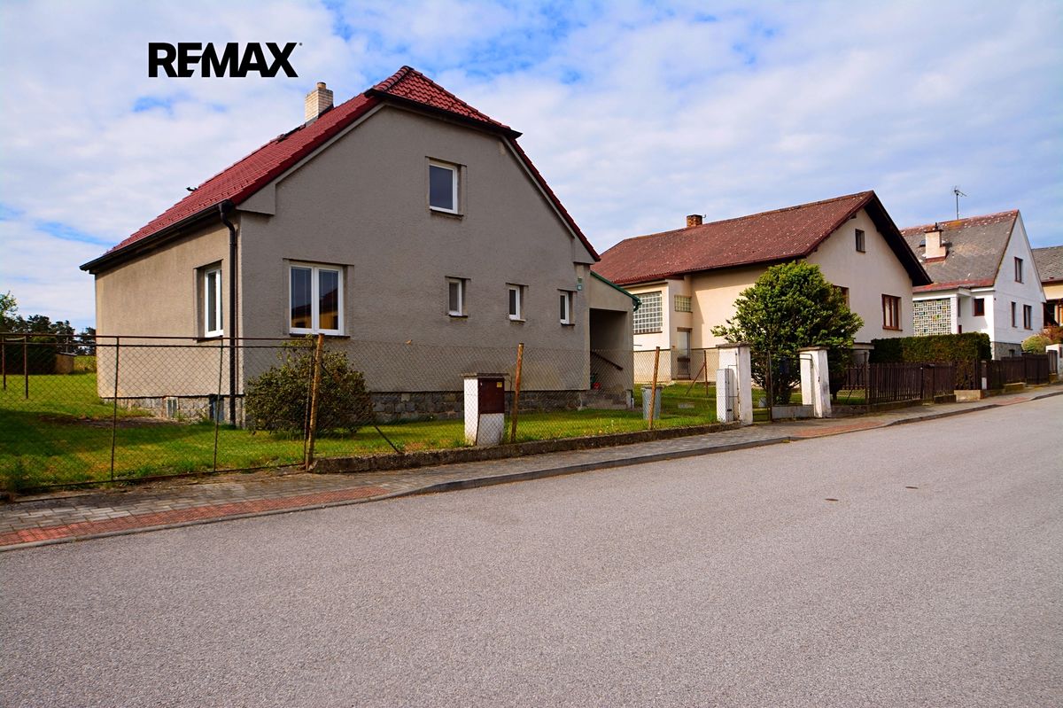 Prodej rodinného domu 187 m², pozemek 344 m² – fotografie 3